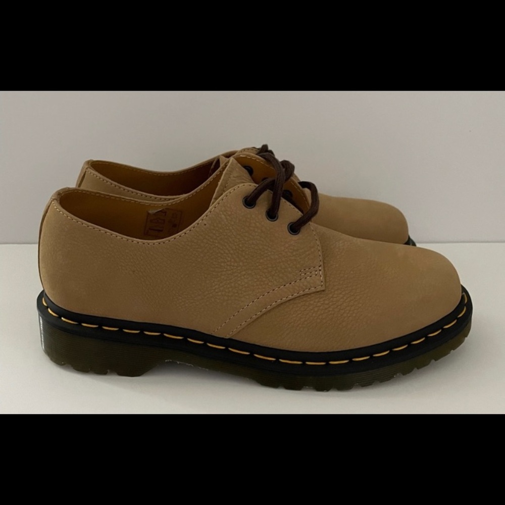New mens or women’s Dr. Martens Low Oxfords -AW004 / 26652